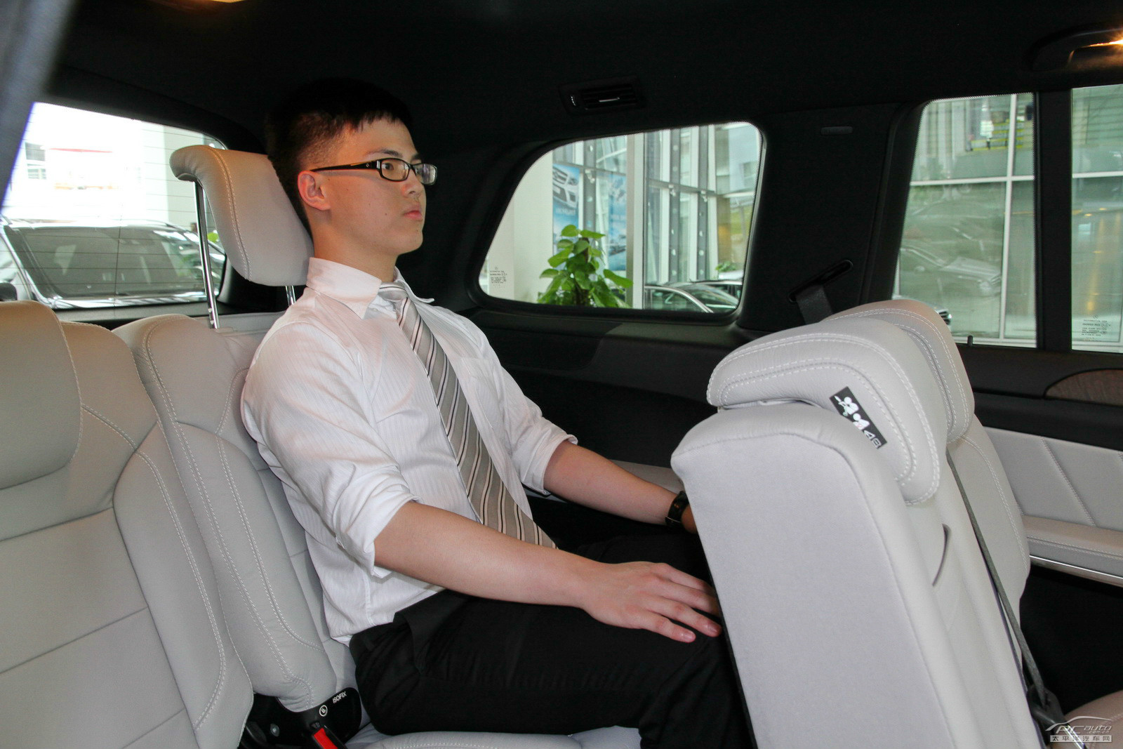 奔馳GL空間高清大圖