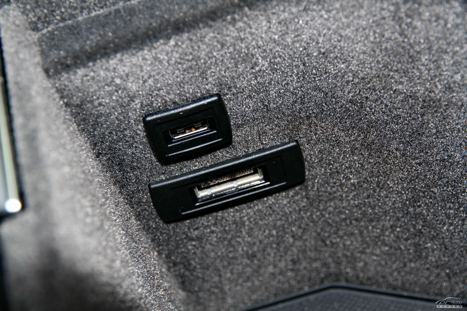 奔馳GL空間高清大圖