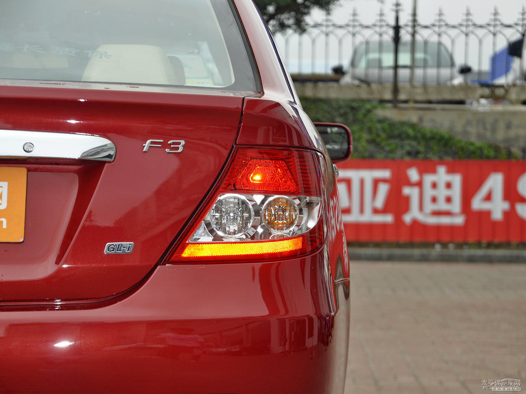 紅色比亞迪F3車尾外觀圖片
