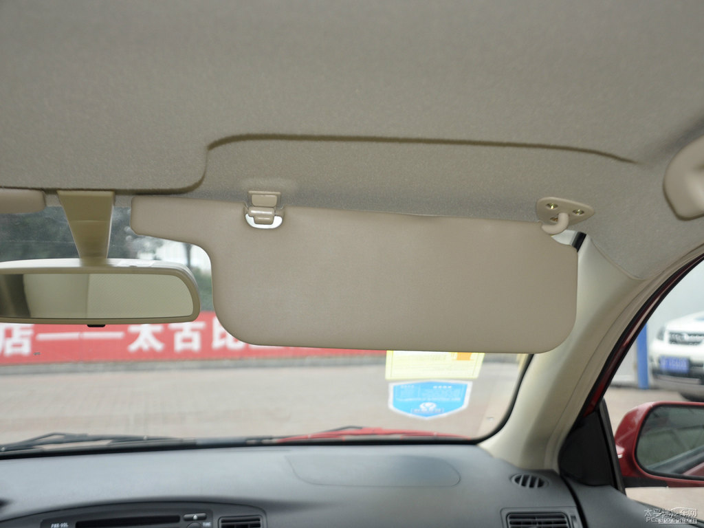 紅色比亞迪F3車廂內(nèi)飾圖片