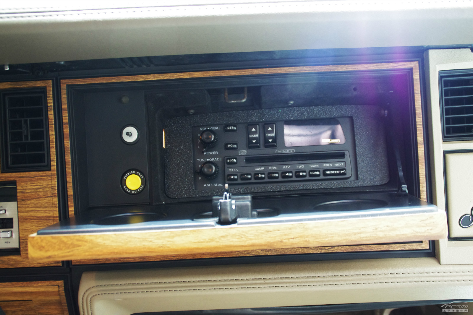 凱迪拉克Seville內(nèi)飾高清大圖