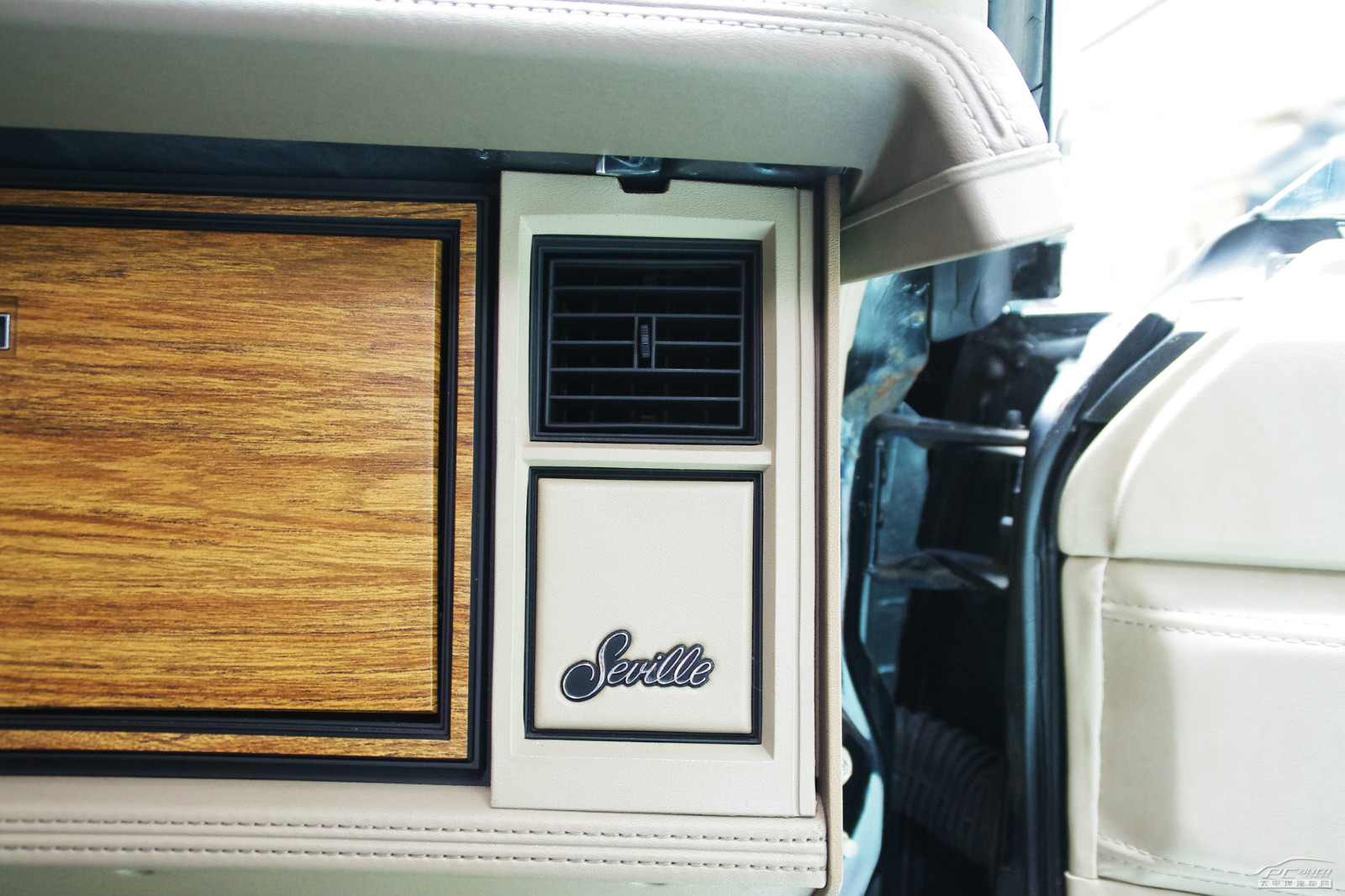 凱迪拉克Seville內(nèi)飾高清大圖