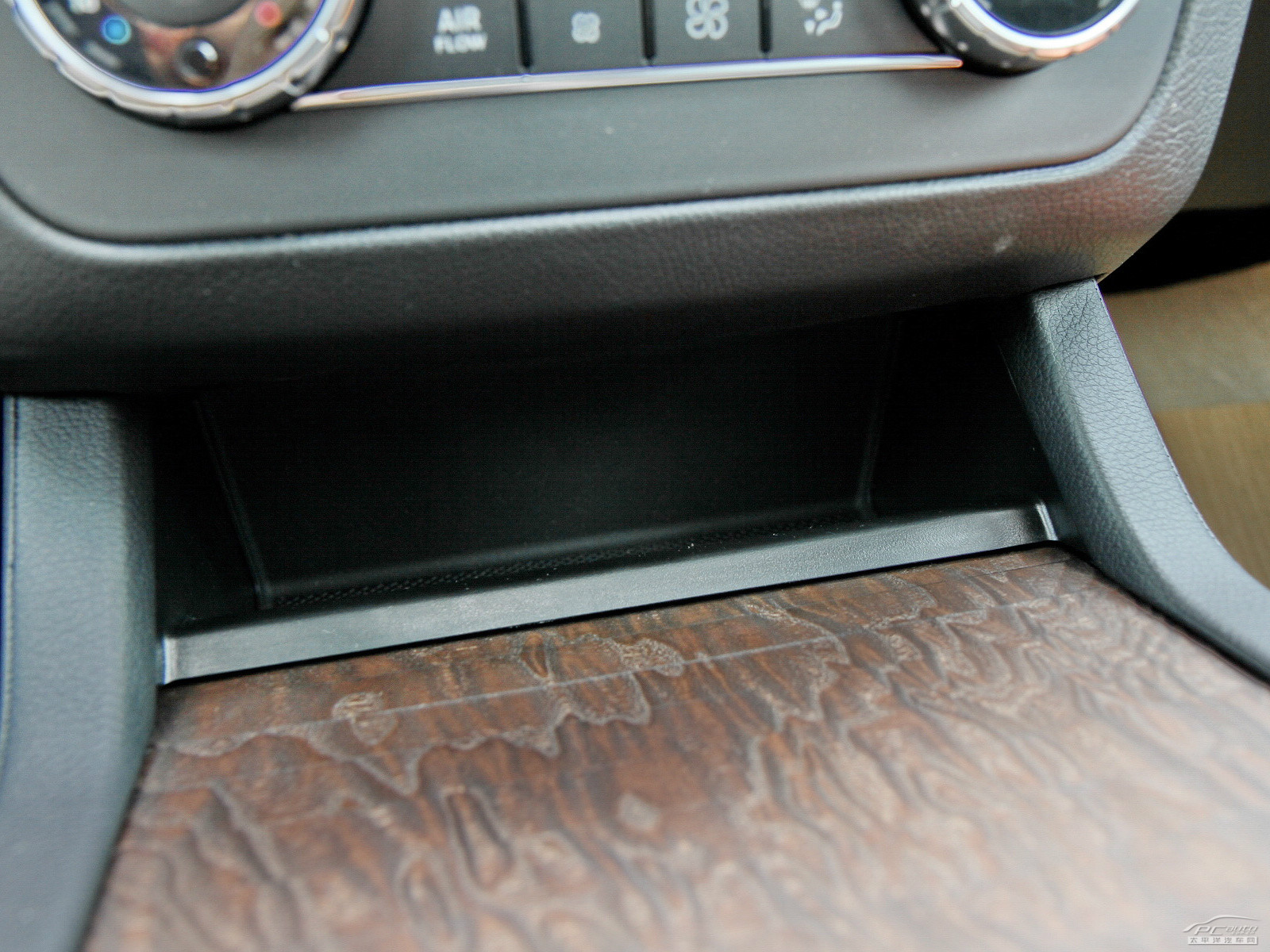 奔馳GL空間高清大圖