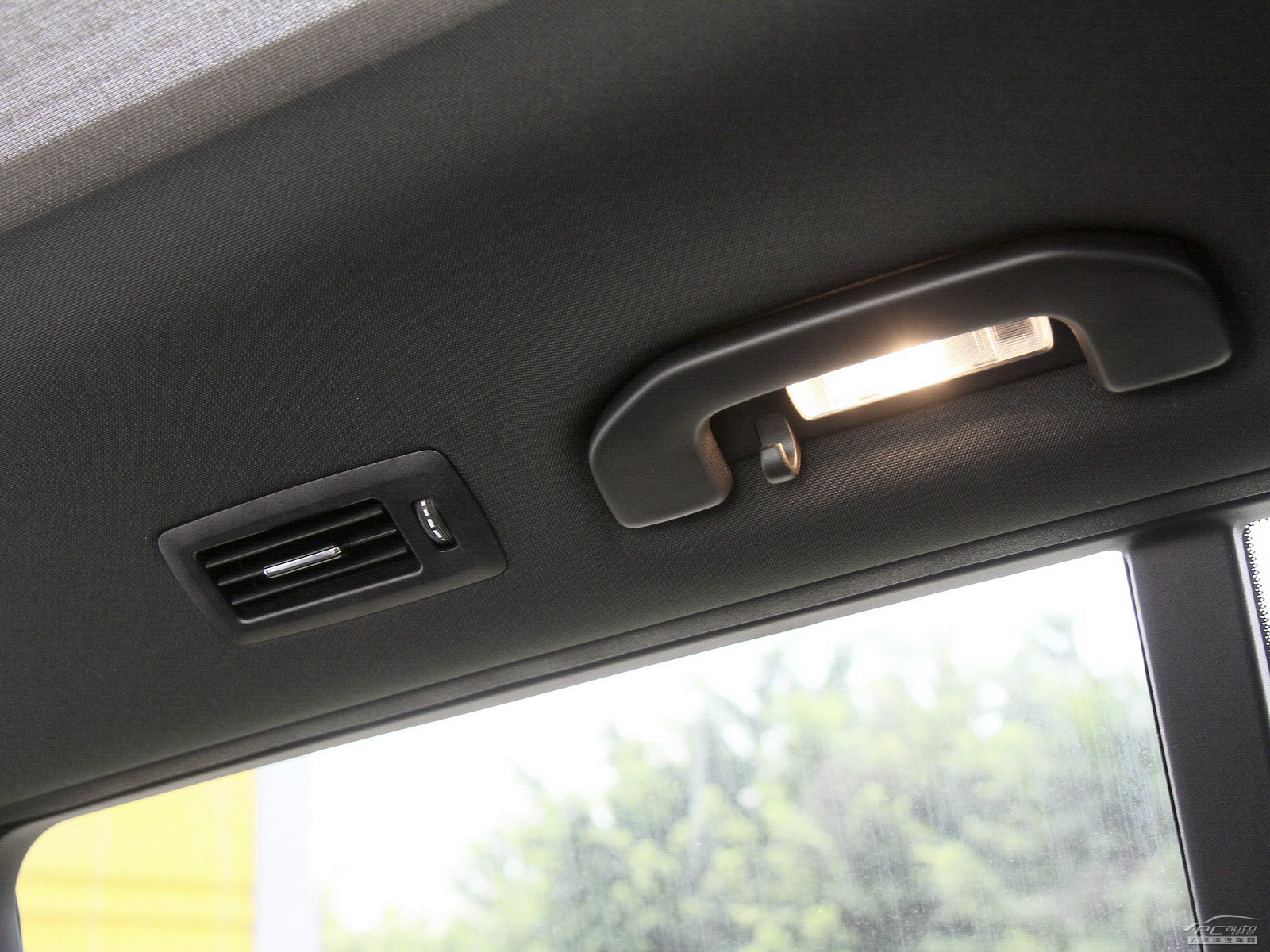 奔馳GL空間高清大圖