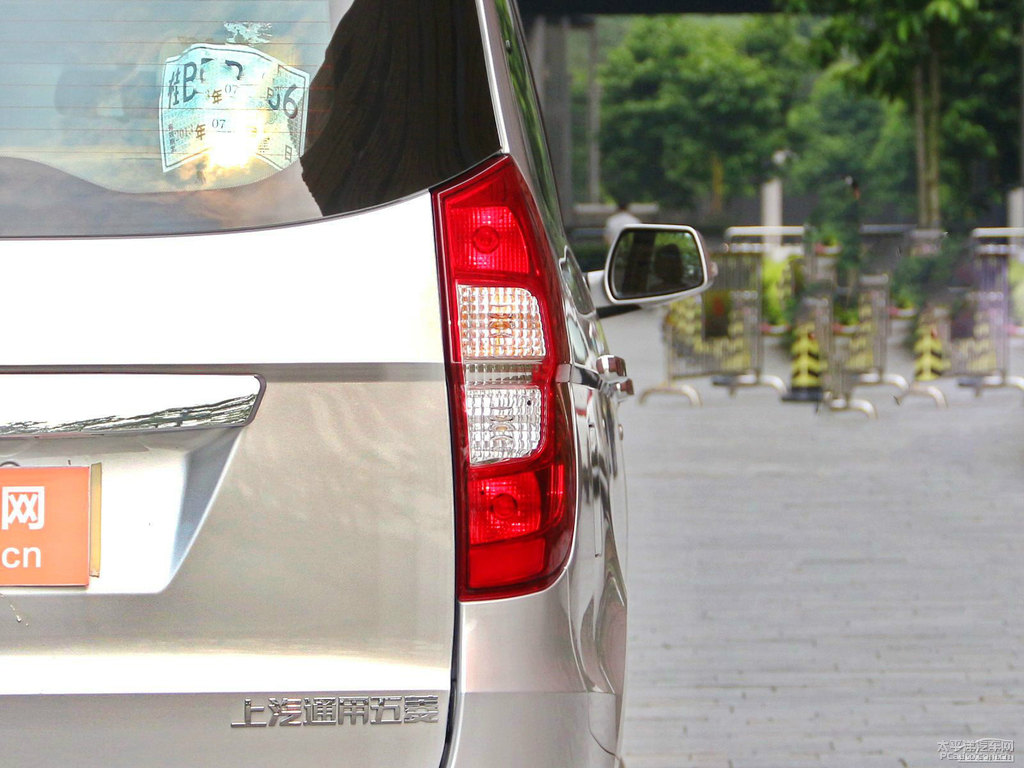 晴空銀五菱宏光S車(chē)尾外觀圖片