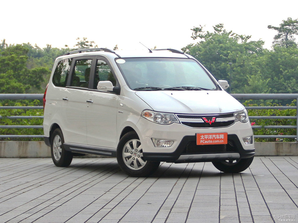 糖果白五菱宏光S整車外觀外觀圖片