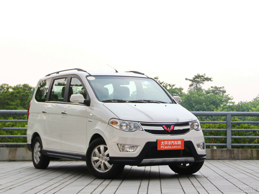 糖果白五菱宏光S整車(chē)外觀外觀圖片