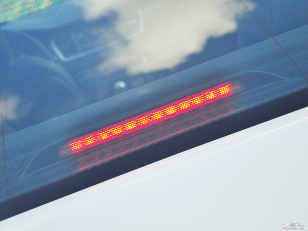 珠光白標(biāo)致508車身外觀圖片