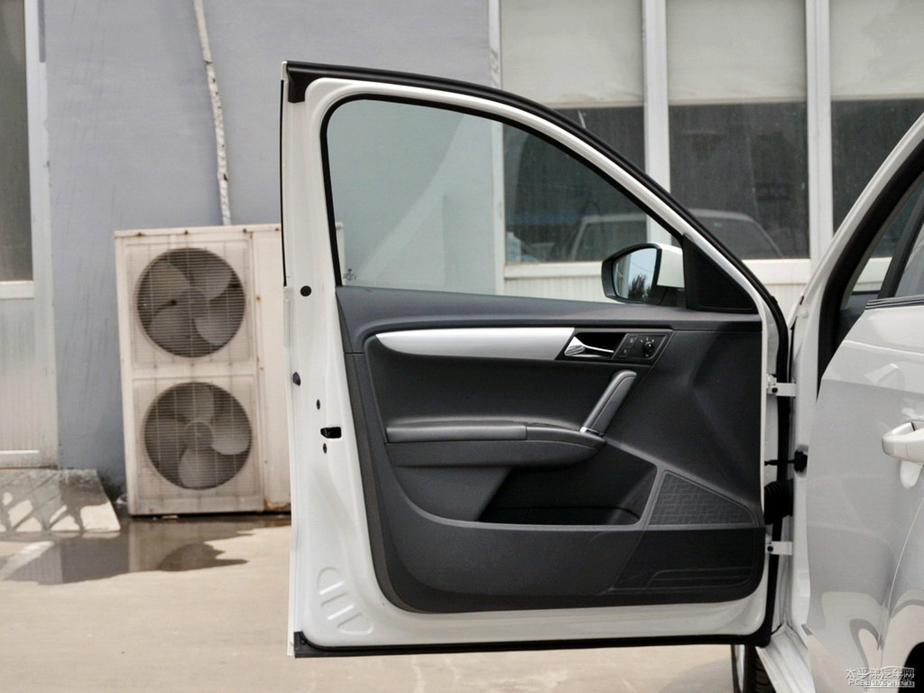 雅致白朗逸兩廂車(chē)廂內(nèi)飾圖片