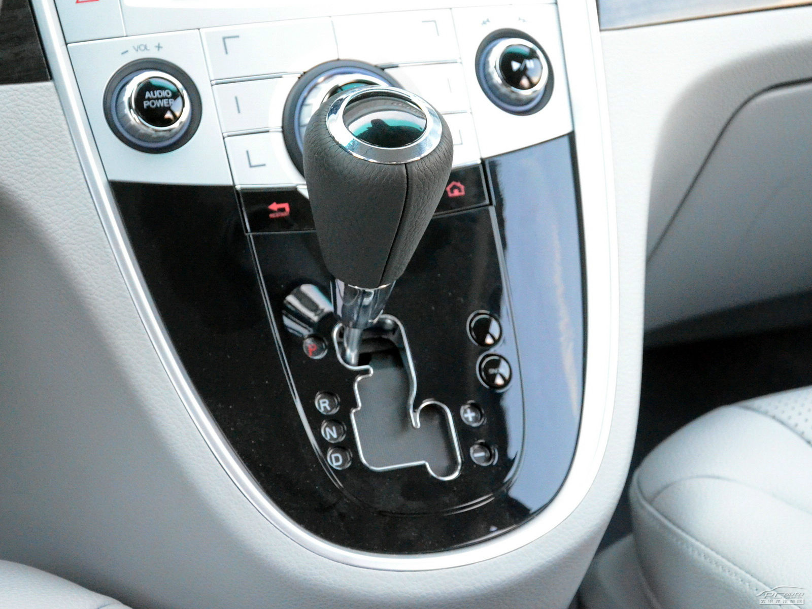 納智捷大7 MPV內(nèi)飾高清大圖