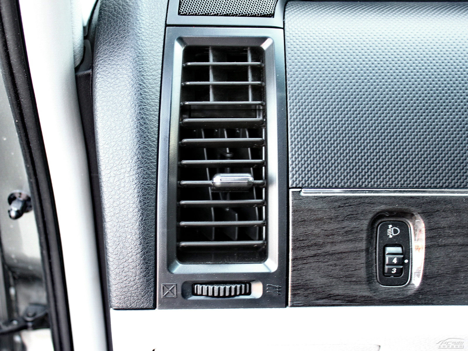 納智捷大7 MPV內(nèi)飾高清大圖