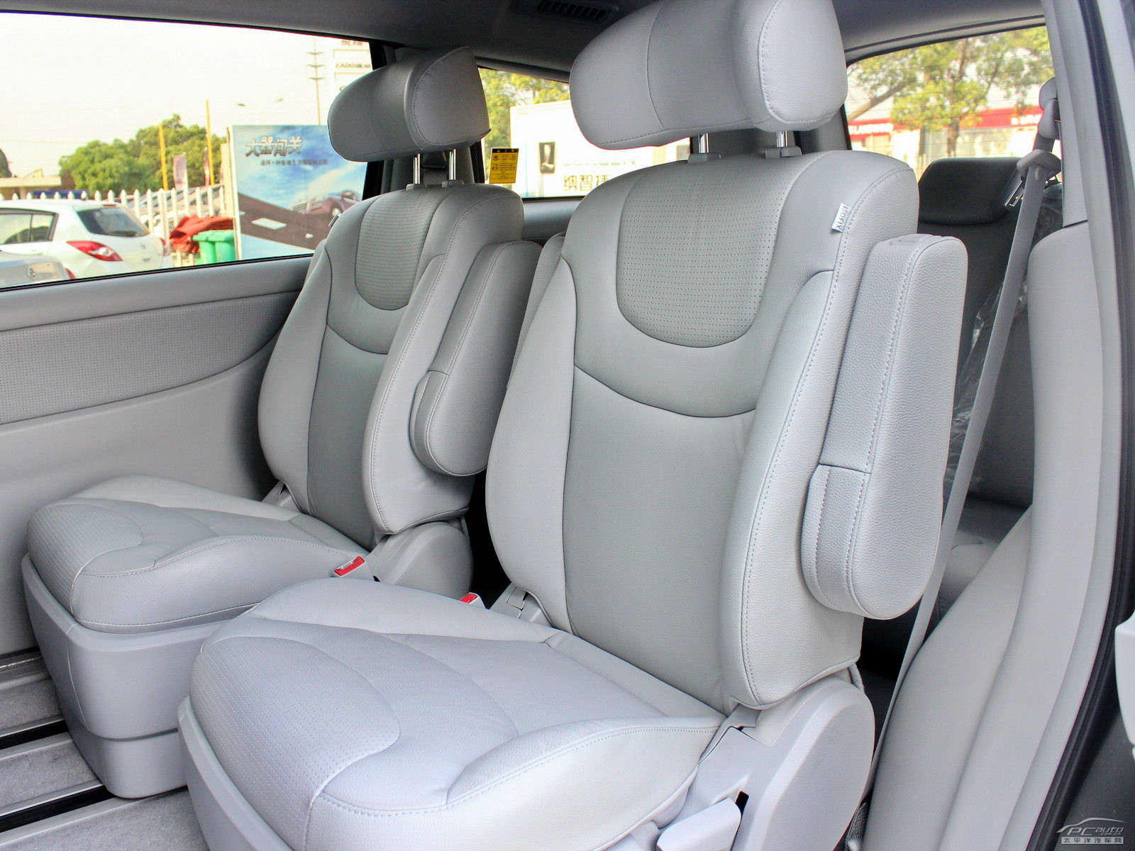 納智捷大7 MPV內(nèi)飾高清大圖