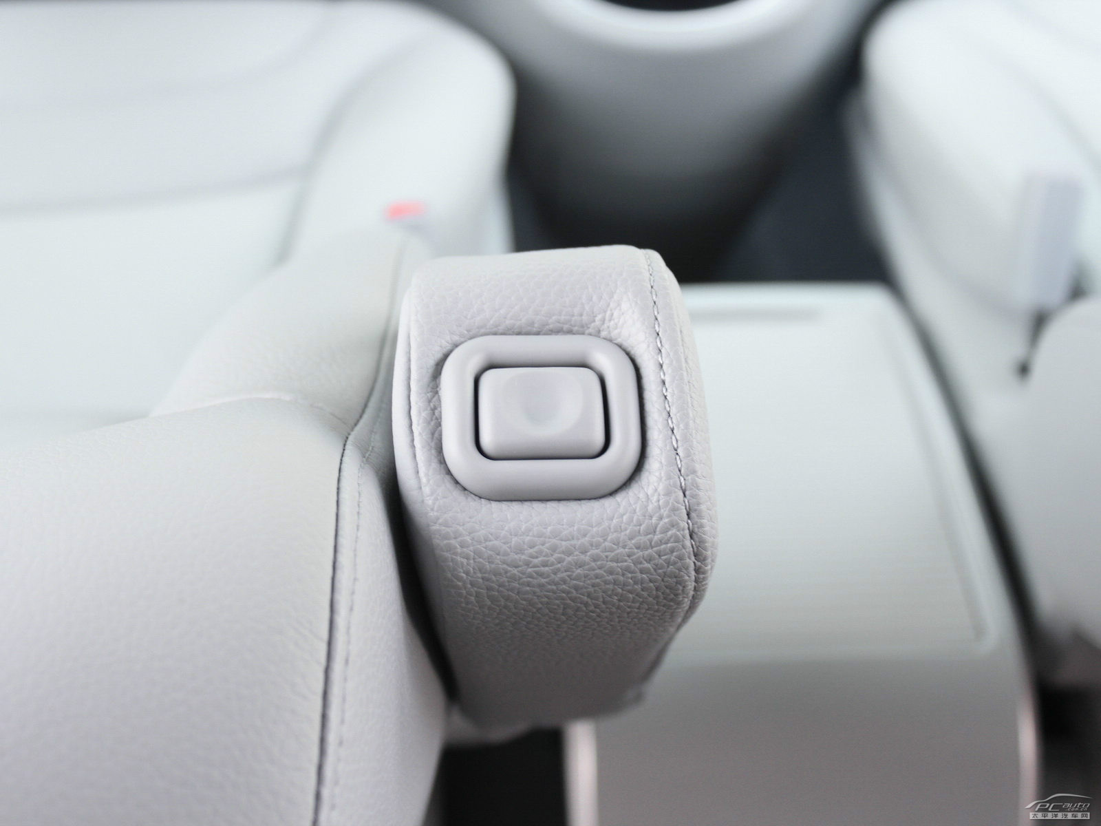 納智捷大7 MPV內(nèi)飾高清大圖