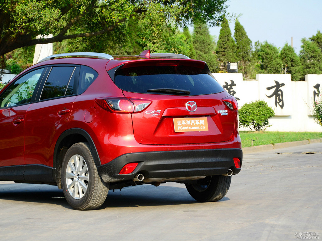 激情紅馬自達CX-5車尾外觀圖片