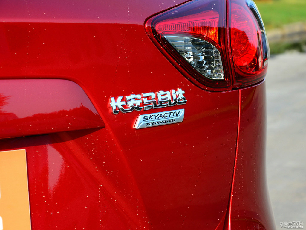 激情紅馬自達(dá)CX-5車(chē)尾外觀(guān)圖片