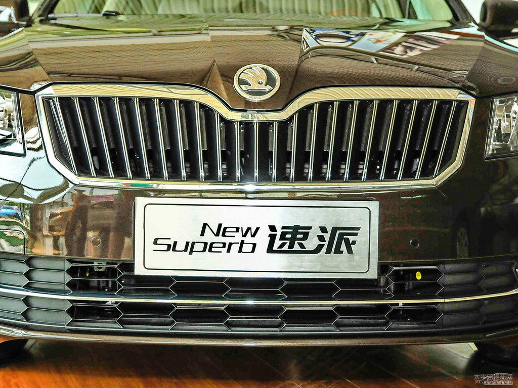 琥珀棕速派車頭外觀圖片