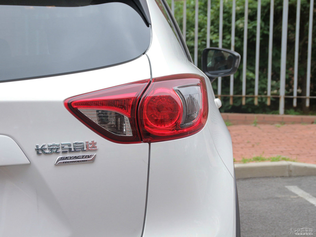珠光白馬自達(dá)CX-5車尾外觀圖片