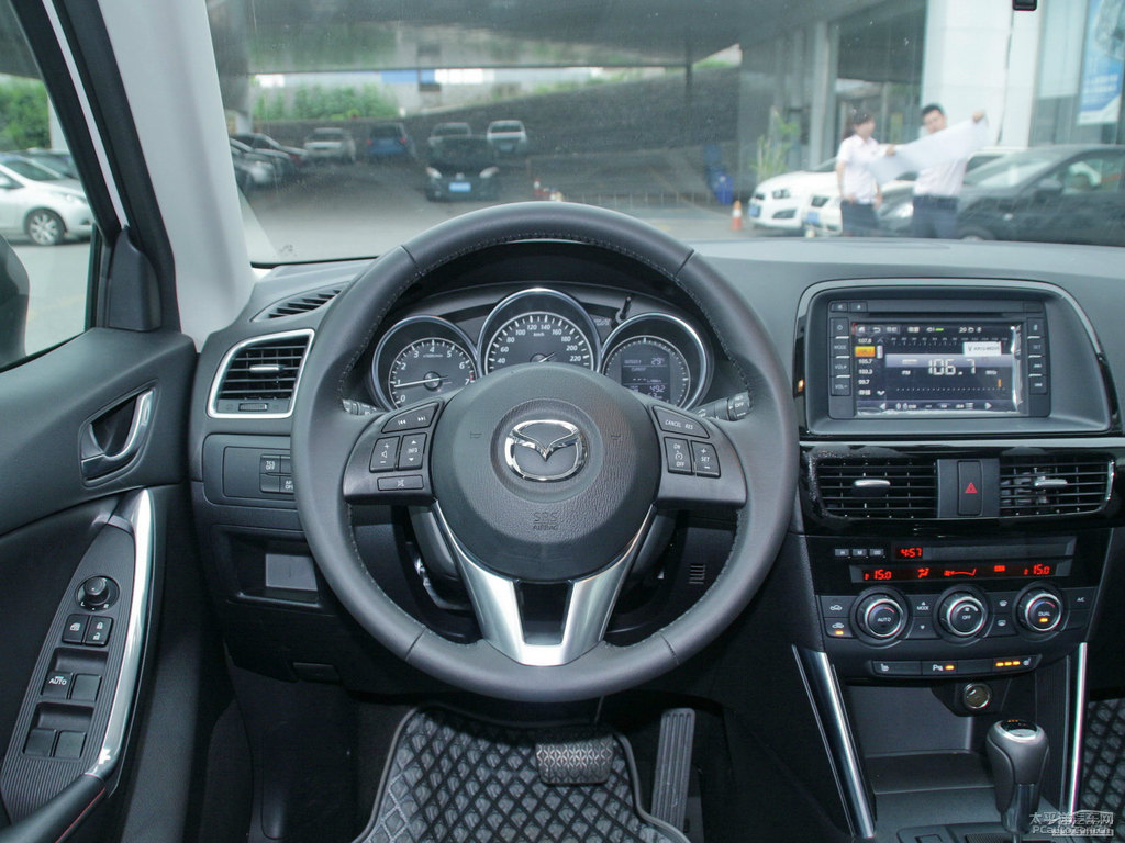 珠光白馬自達CX-5中控內(nèi)飾圖片