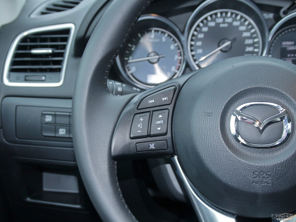 珠光白馬自達(dá)CX-5中控內(nèi)飾圖片