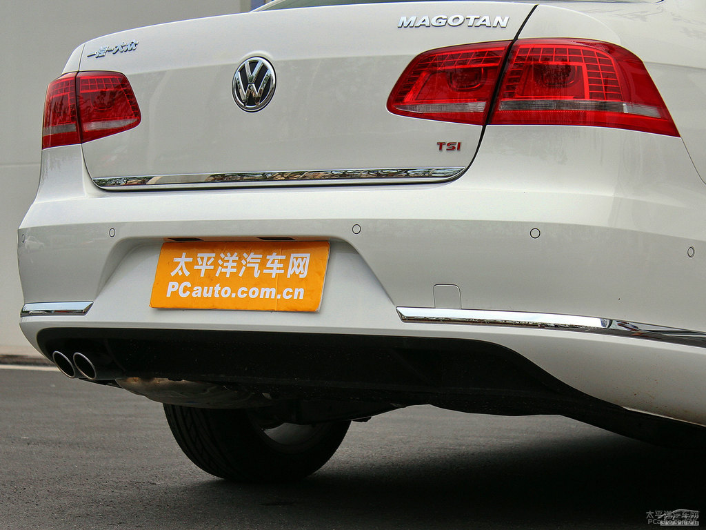 糖果白邁騰車尾外觀圖片