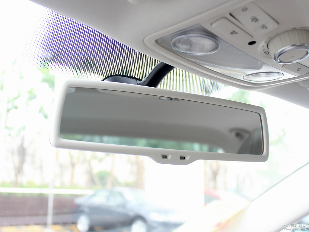 糖果白邁騰車廂內(nèi)飾圖片