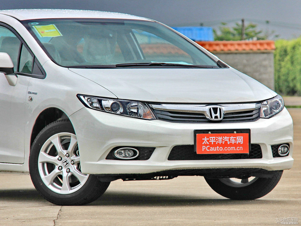 塔夫綢白思域車頭外觀圖片