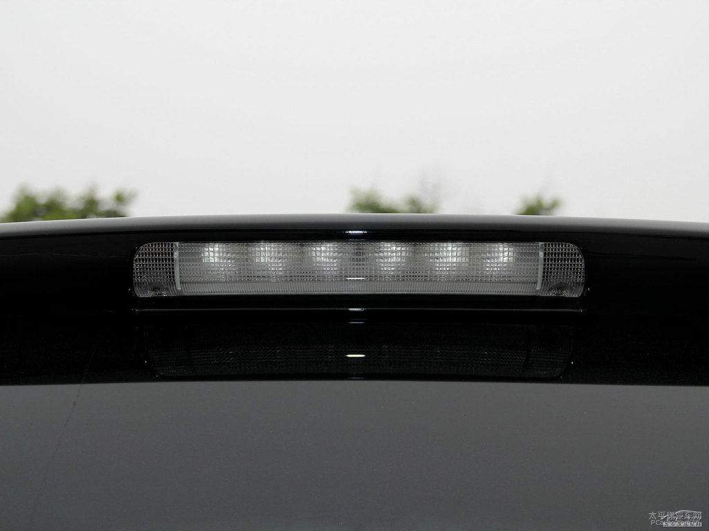 紫鉆黑漢蘭達(dá)車尾外觀圖片