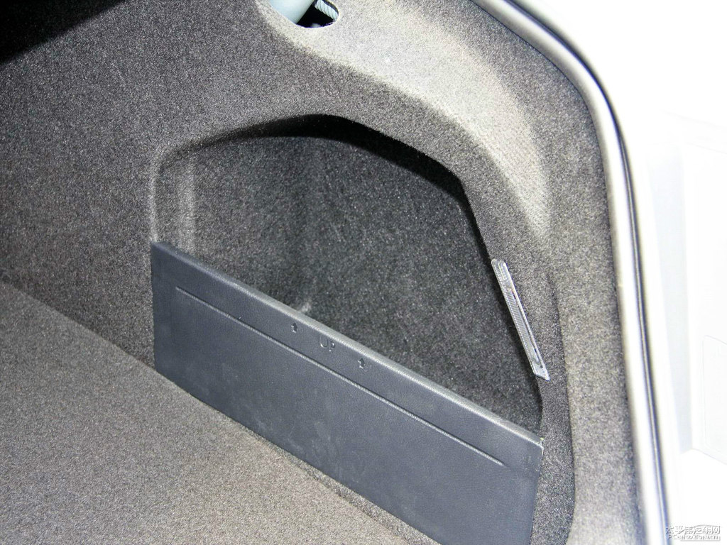 水晶銀大眾CC后備廂空間圖片