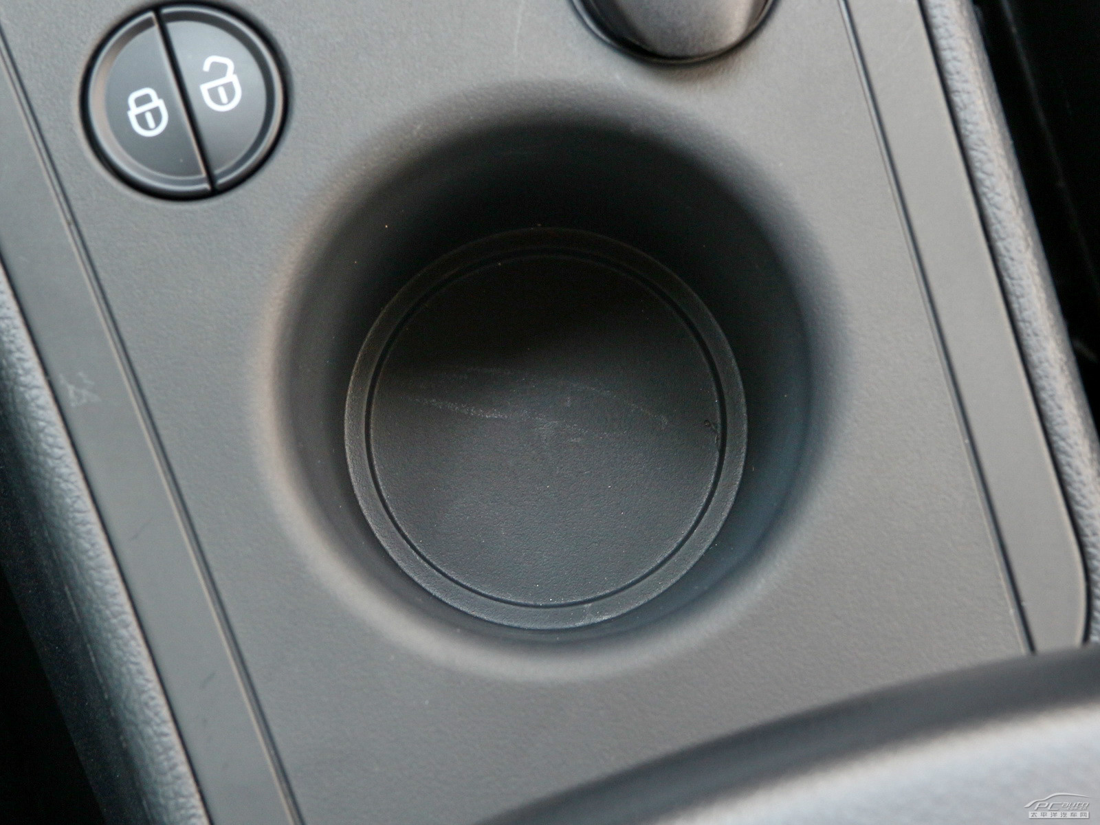 吉利GX7空間高清大圖