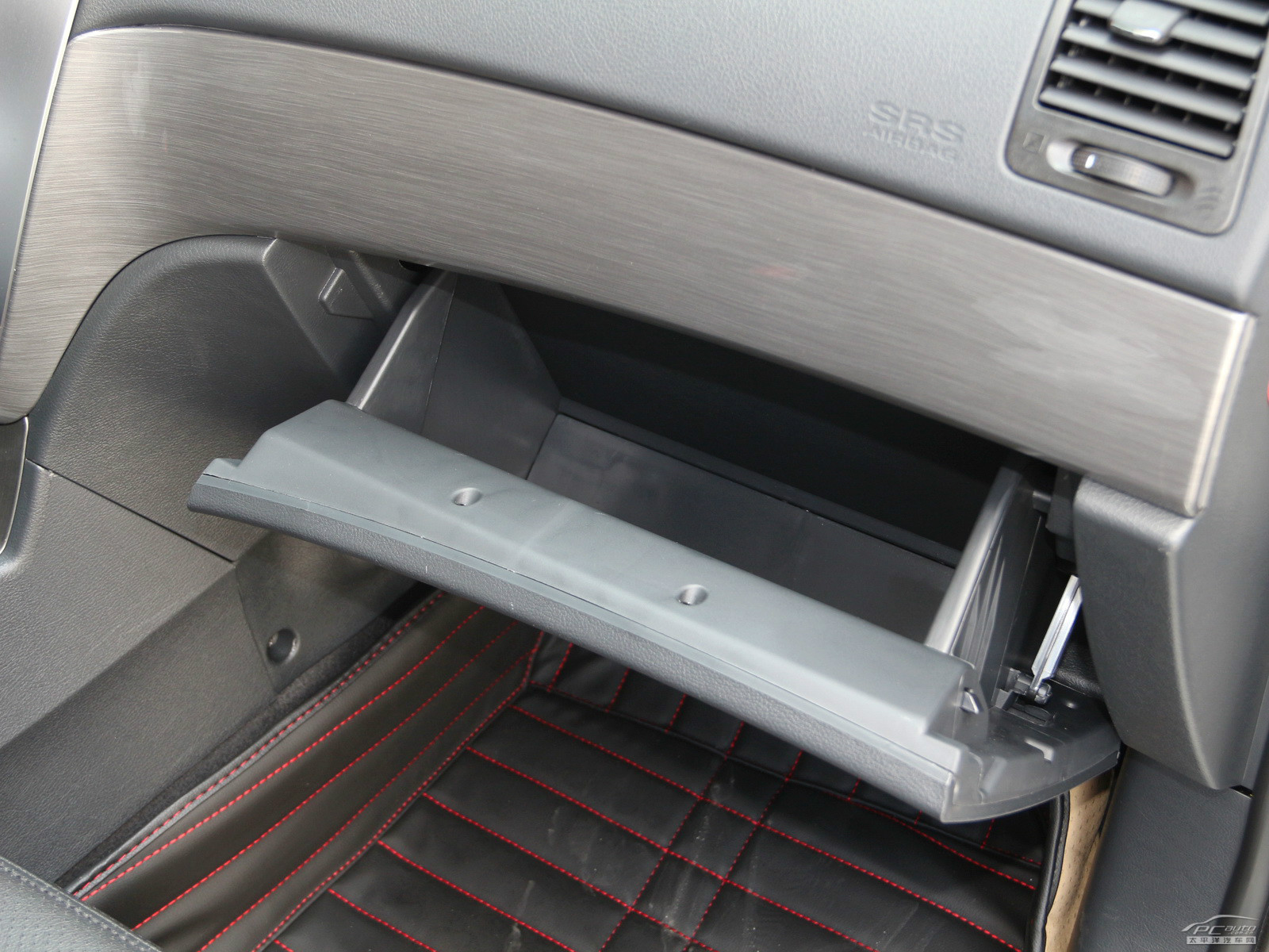 吉利GX7空間高清大圖