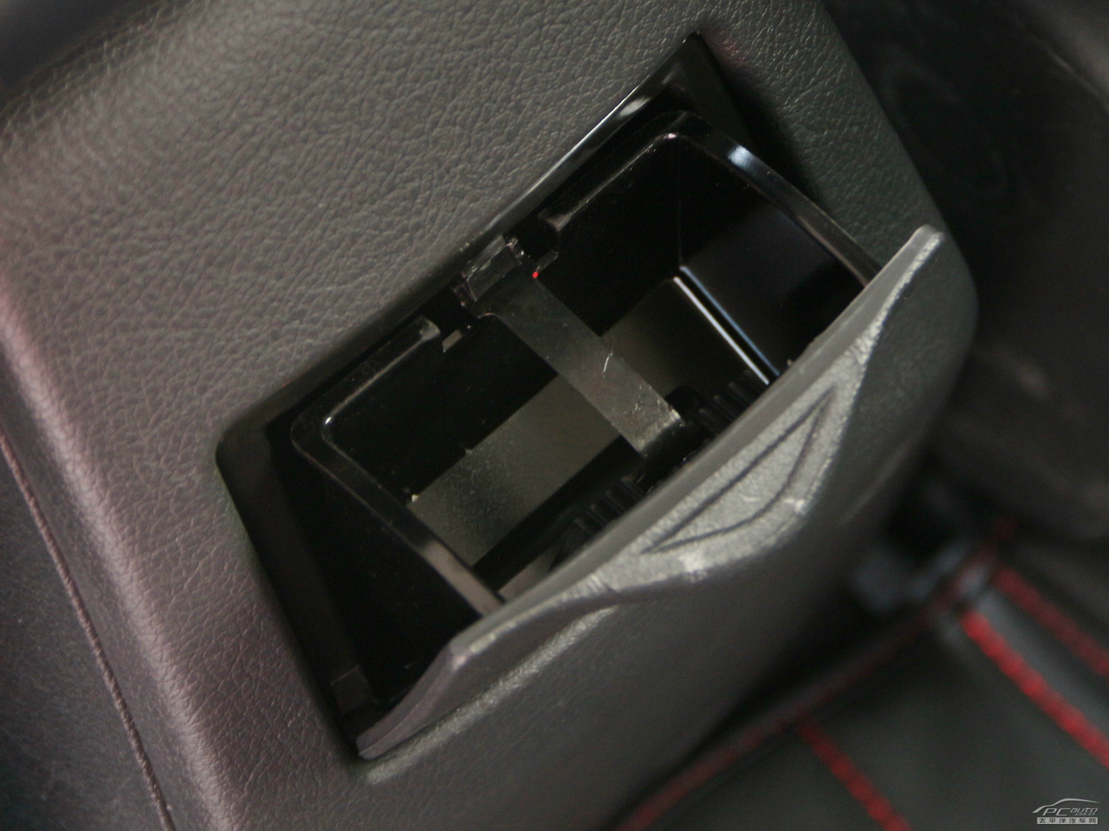 吉利GX7空間高清大圖