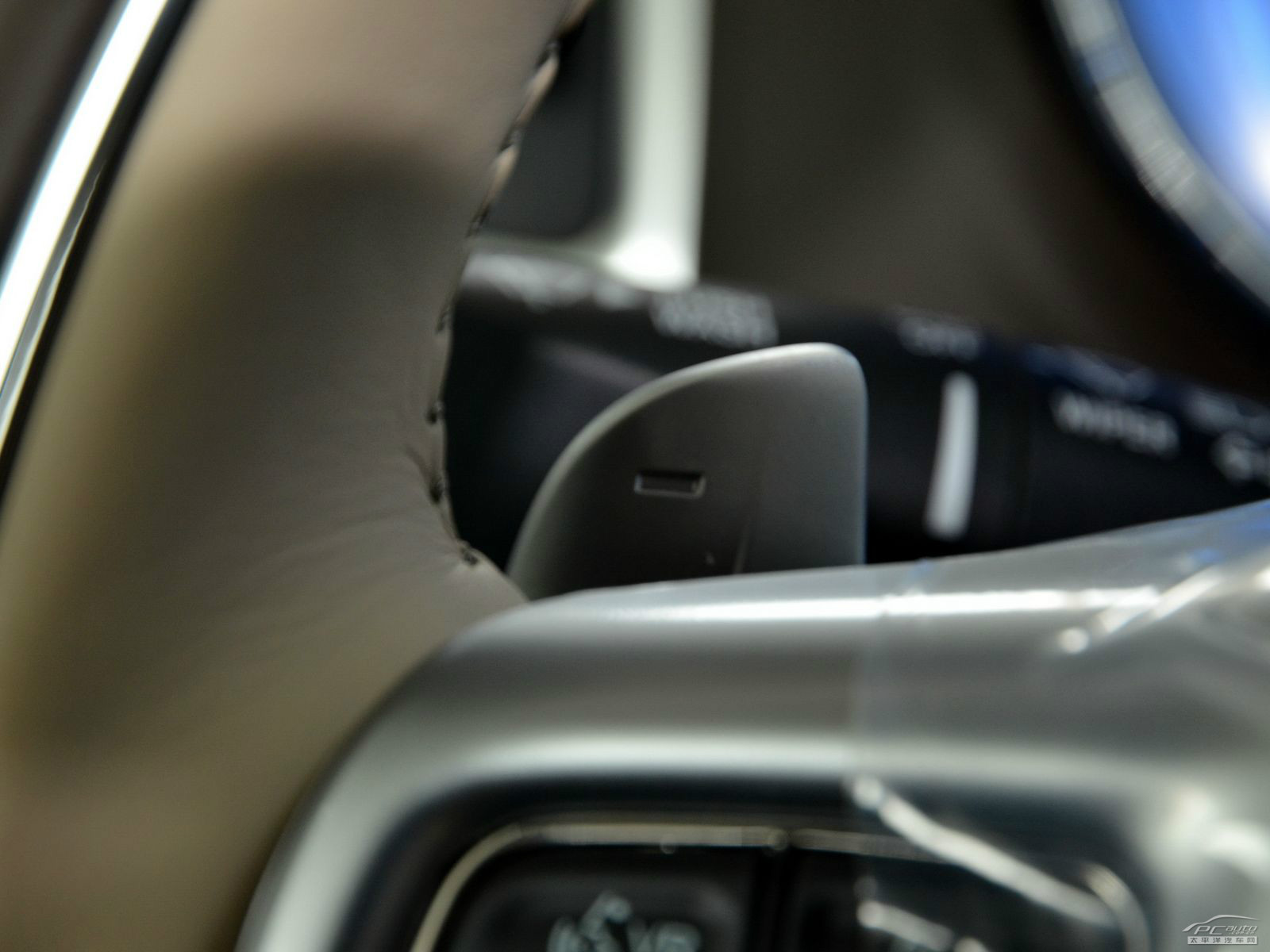 克萊斯勒300C內(nèi)飾高清大圖