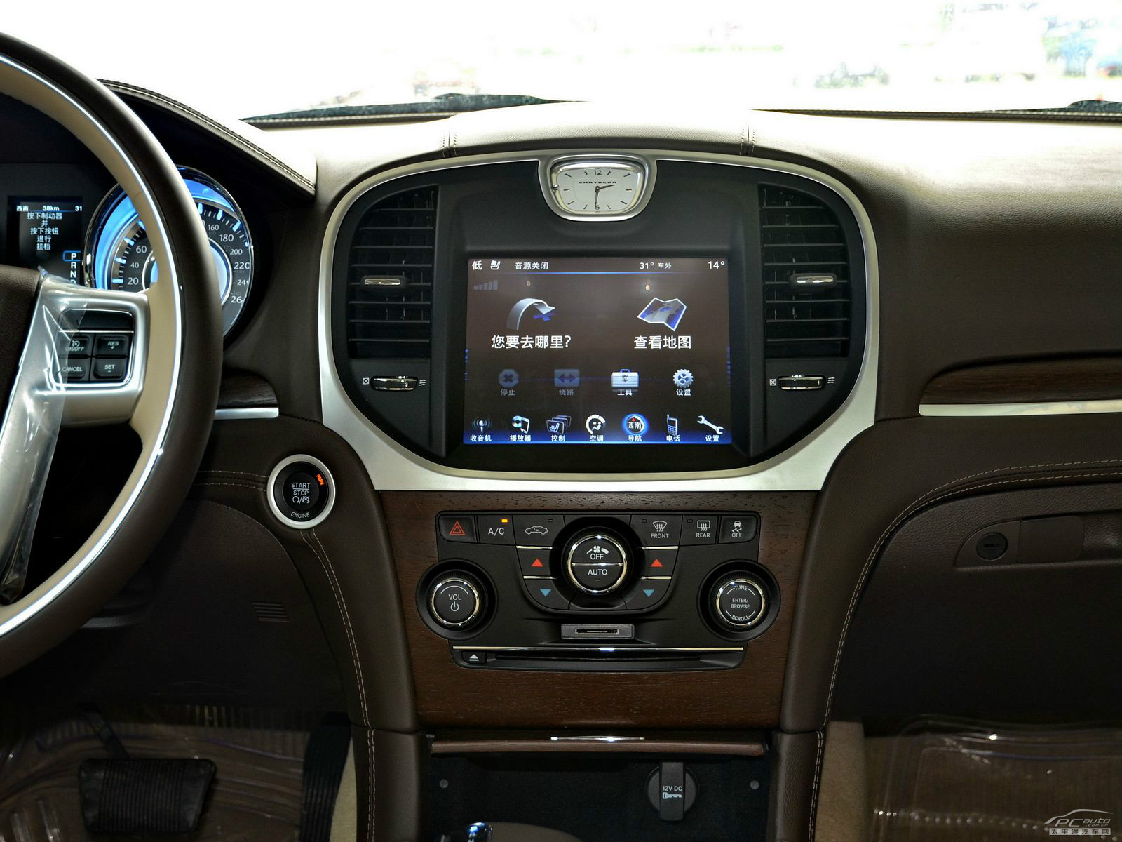 克萊斯勒300C內(nèi)飾高清大圖