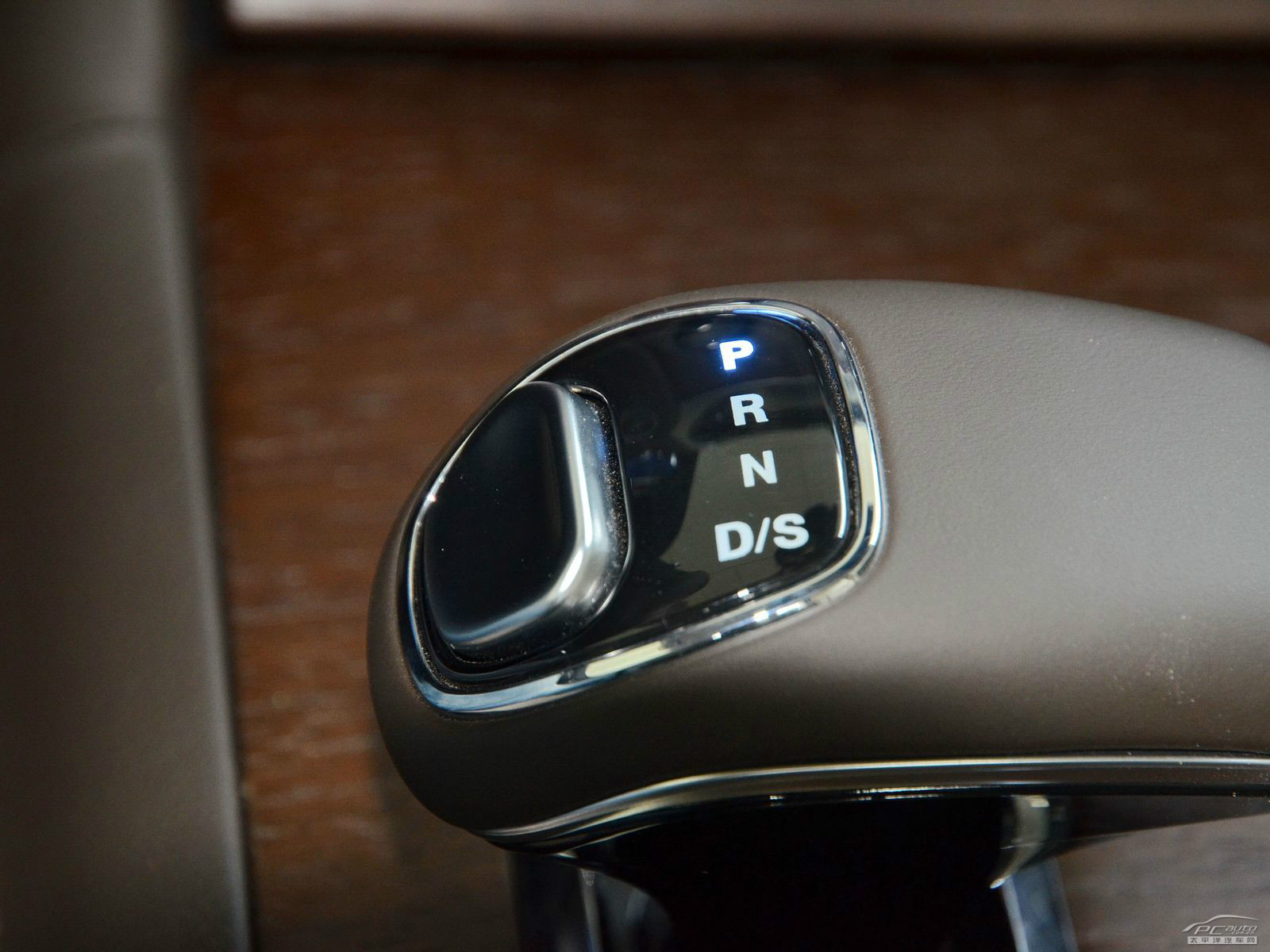 克萊斯勒300C內飾高清大圖