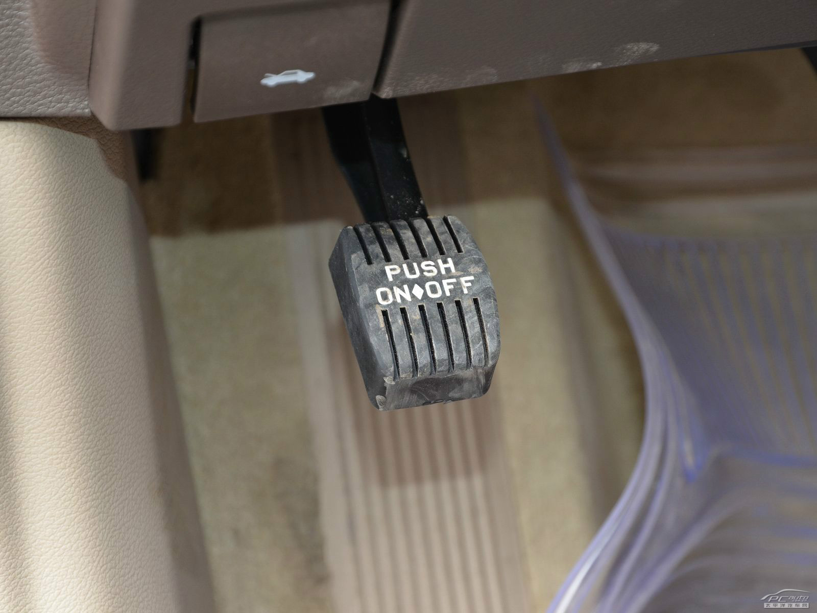 克萊斯勒300C內(nèi)飾高清大圖