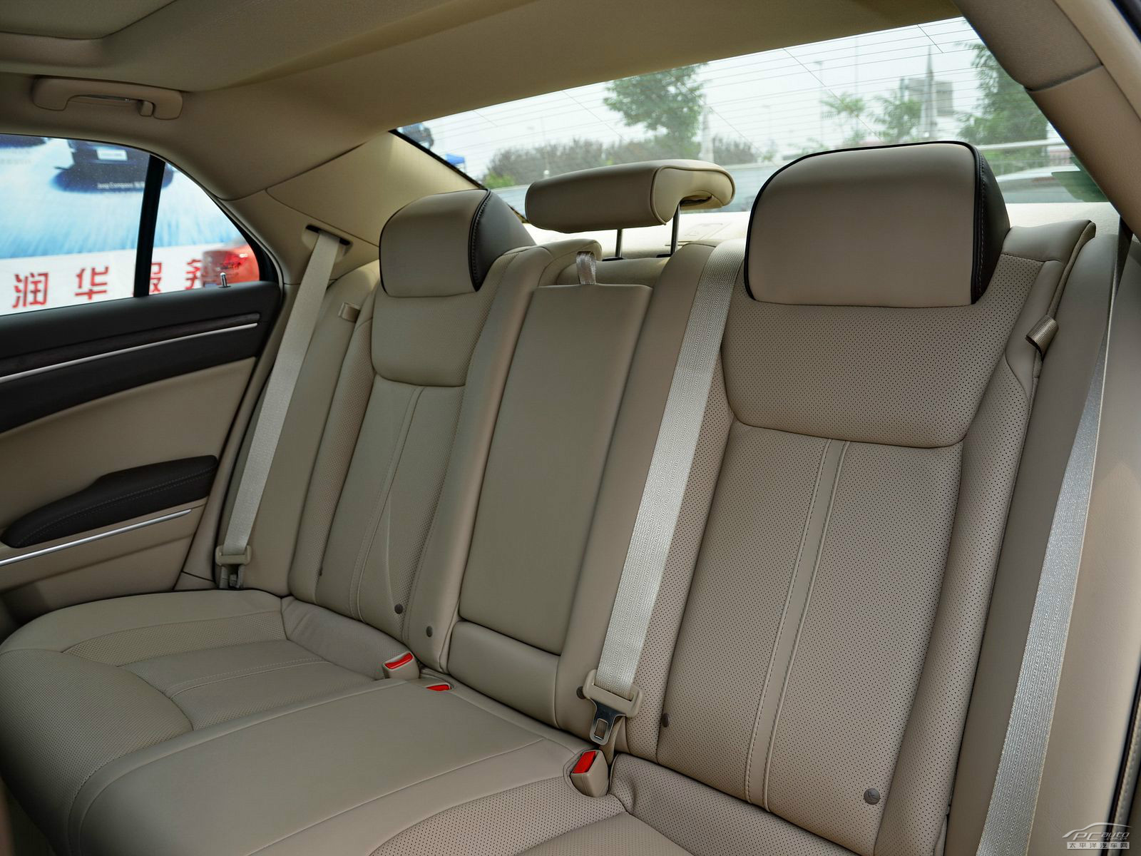 克萊斯勒300C內(nèi)飾高清大圖