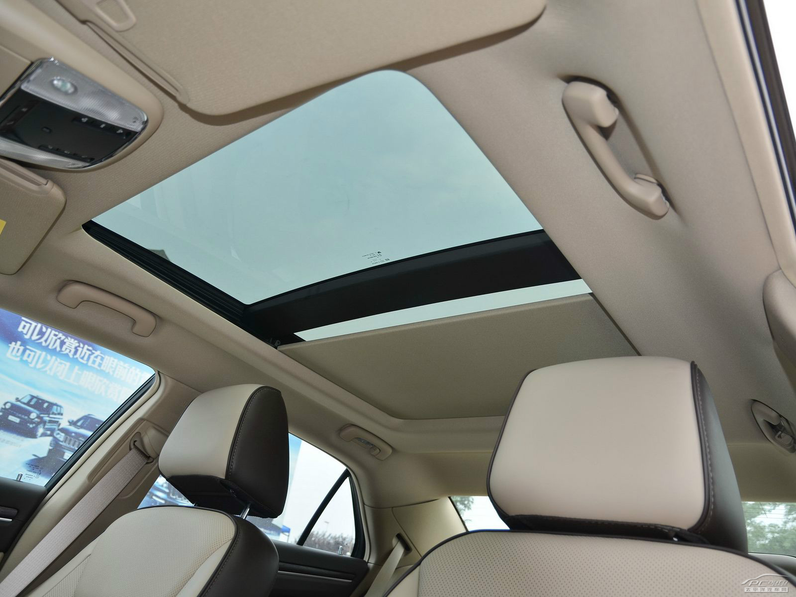 克萊斯勒300C內(nèi)飾高清大圖