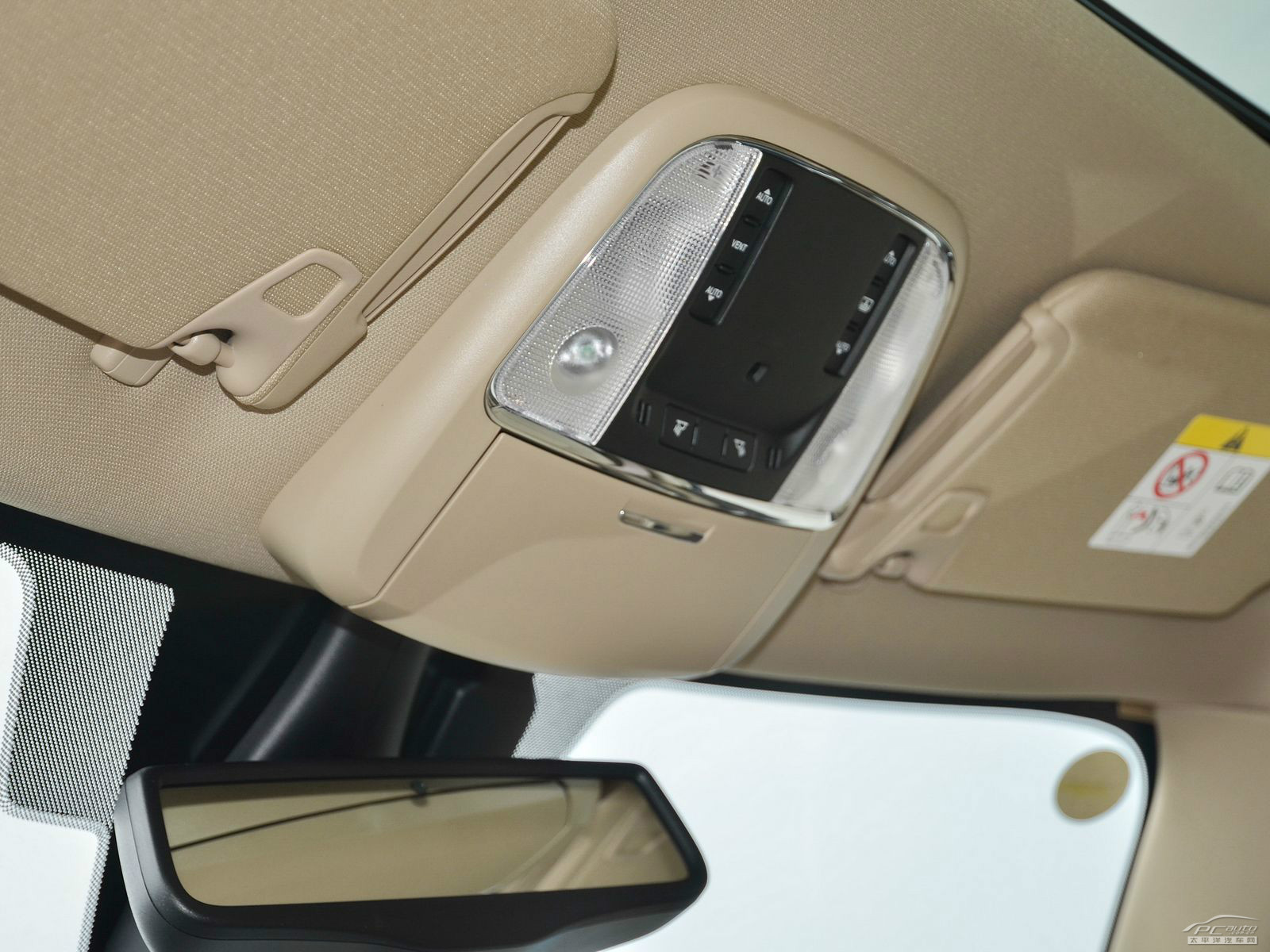 克萊斯勒300C內(nèi)飾高清大圖