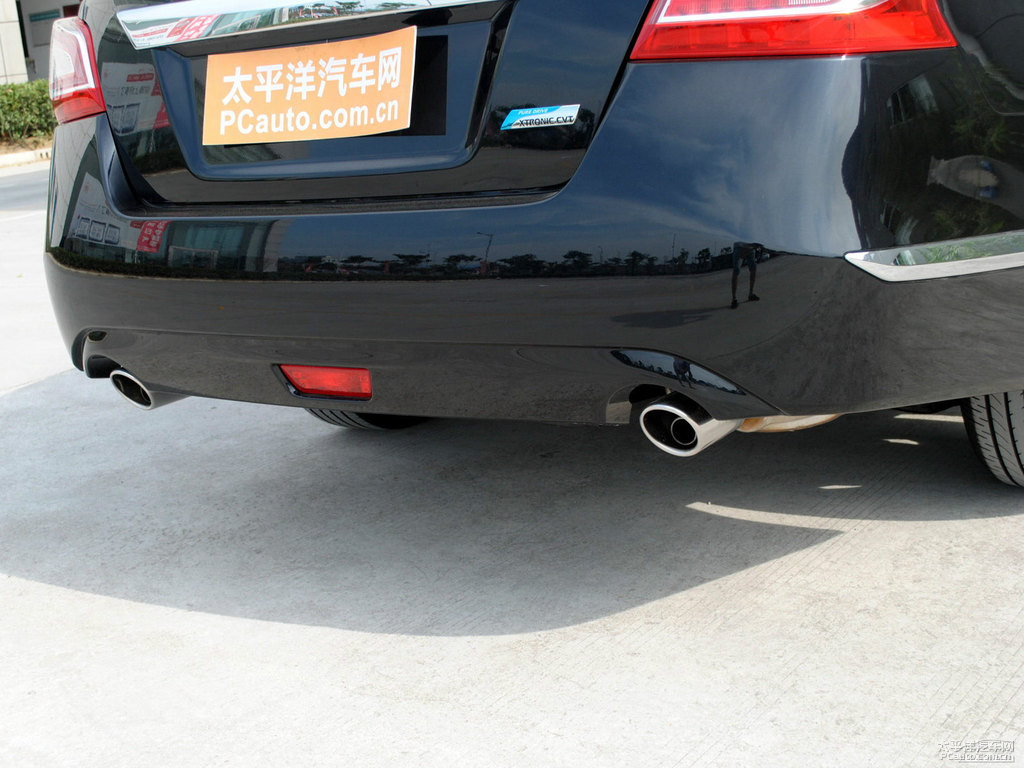 碧玉黑天籟車(chē)尾外觀圖片