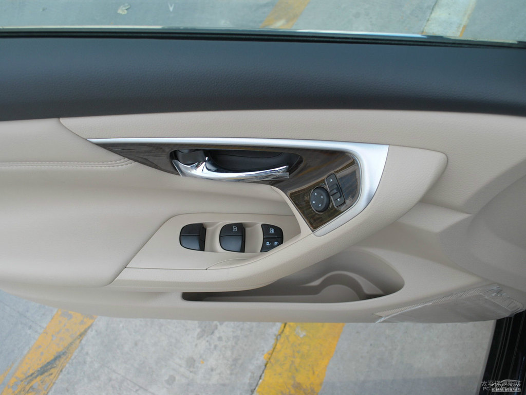 碧玉黑天籟車廂內(nèi)飾圖片