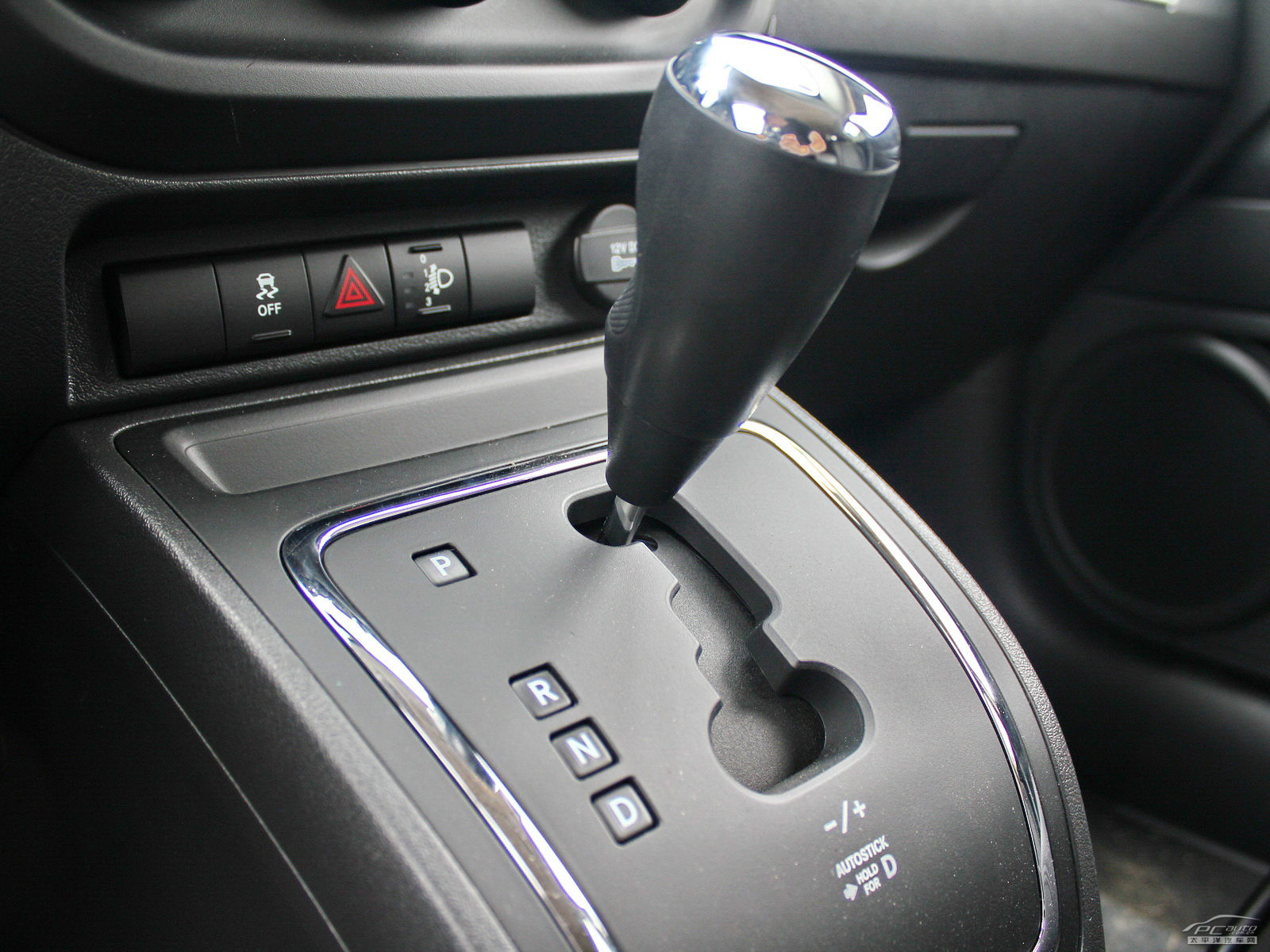 指南者(進口)內(nèi)飾高清大圖