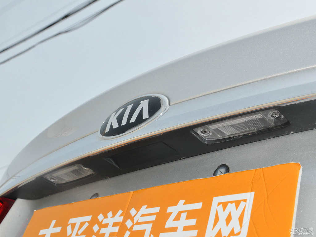 鉆石銀起亞K3車尾外觀圖片