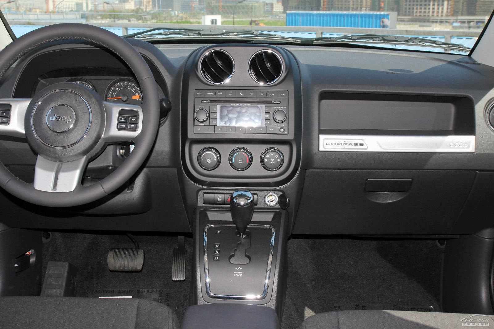 指南者(進口)內(nèi)飾高清大圖