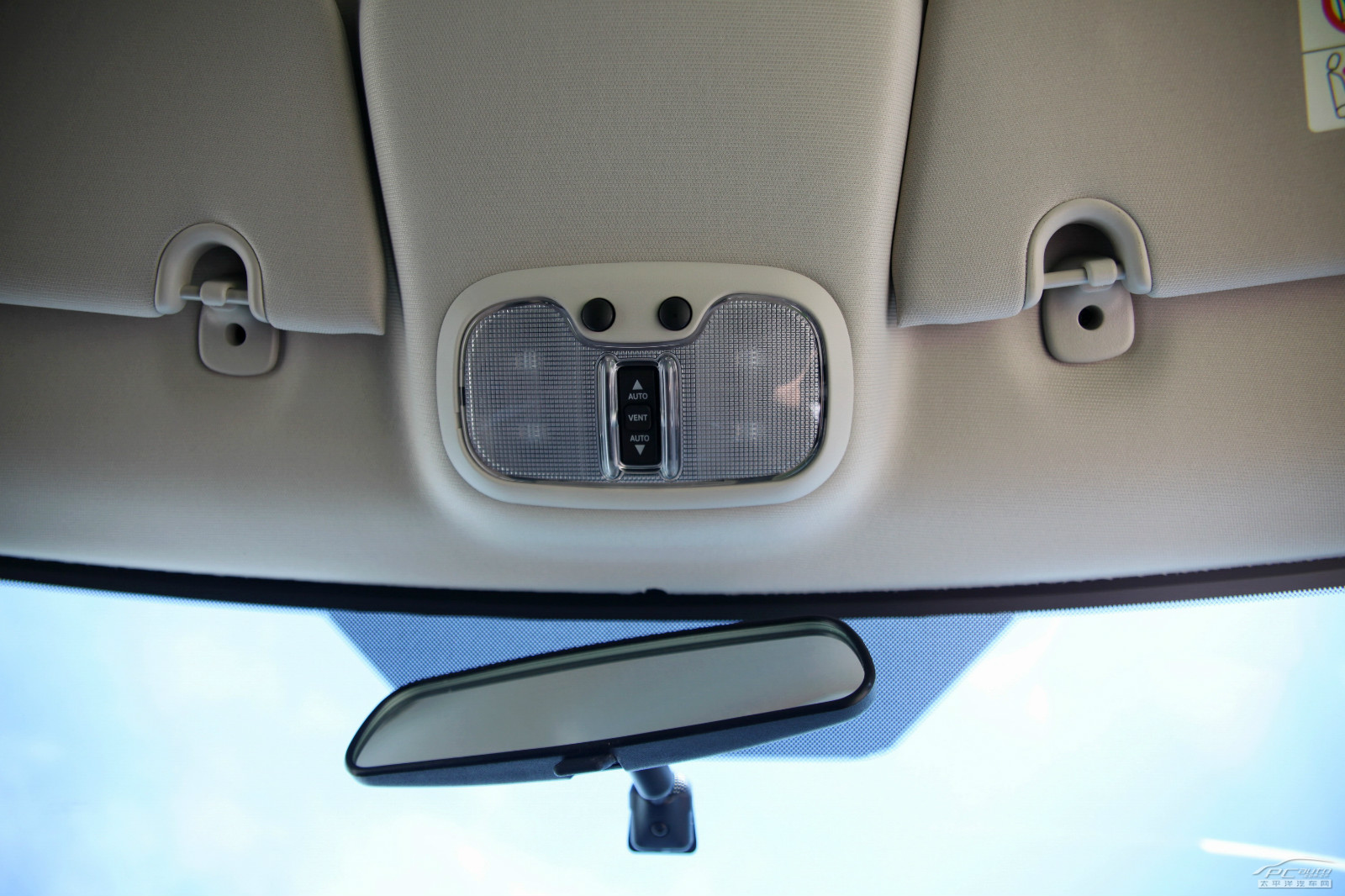 指南者(進(jìn)口)內(nèi)飾高清大圖