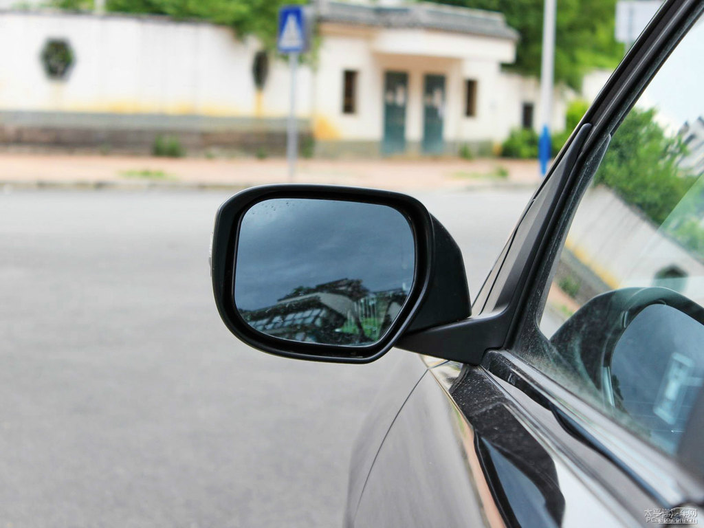 摩卡金凌派車身外觀圖片