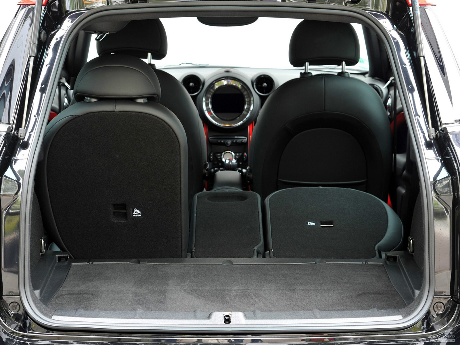 MINI JCW COUNTRYMAN空間高清大圖
