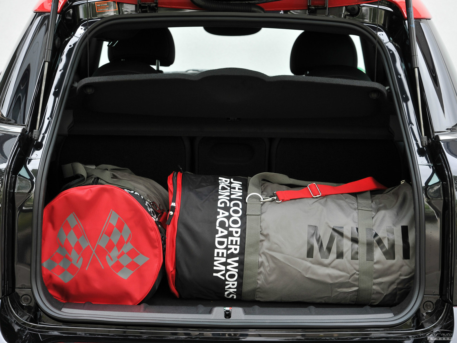 MINI JCW COUNTRYMAN空間高清大圖