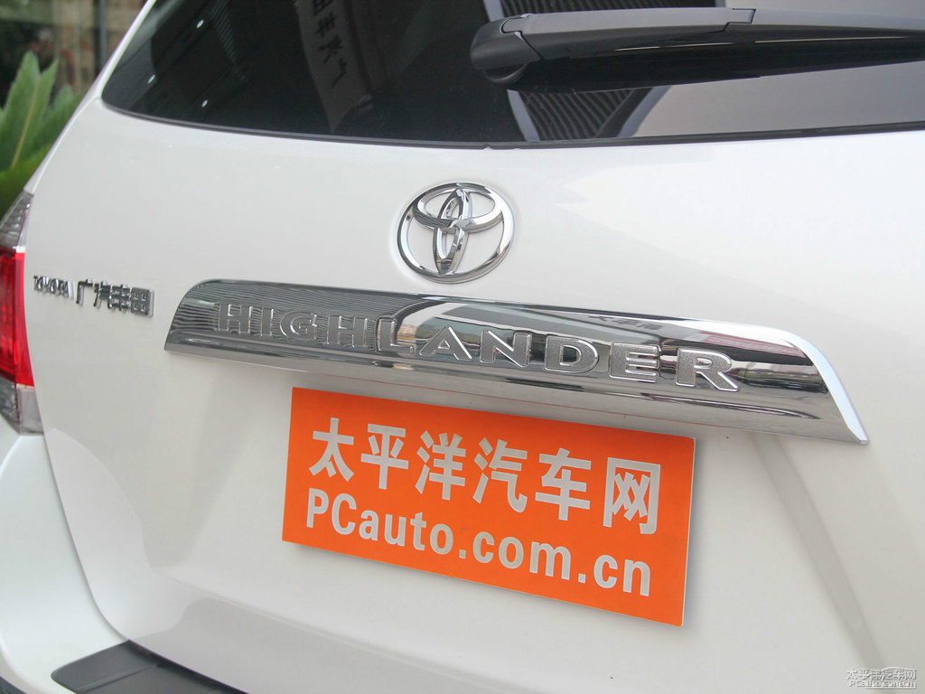 珍珠白漢蘭達(dá)車尾外觀圖片