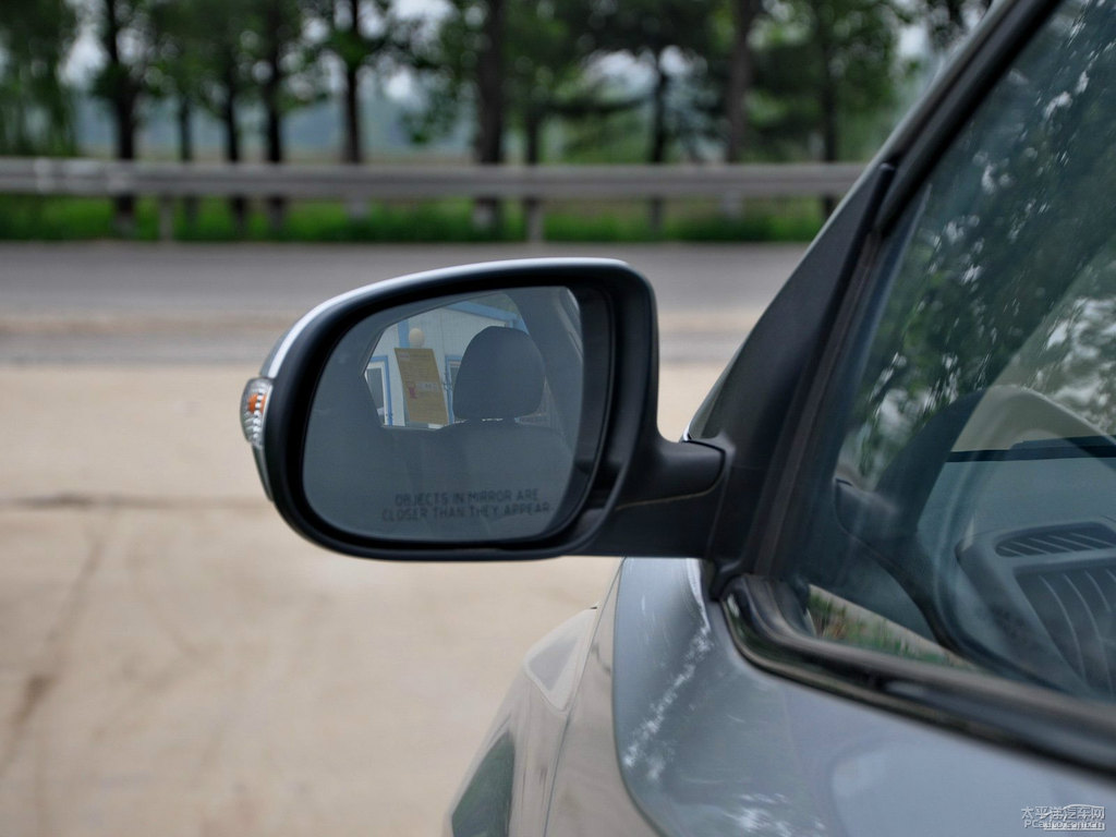 鈦銀色福瑞迪車(chē)身外觀圖片