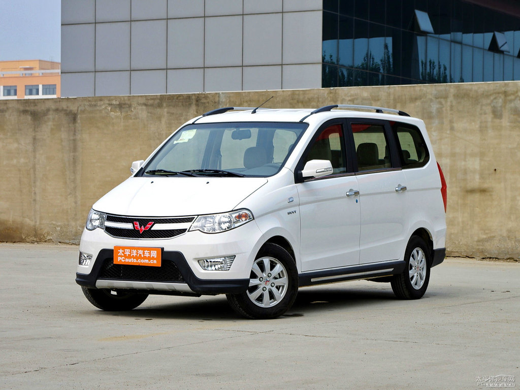 糖果白五菱宏光S整車外觀外觀圖片